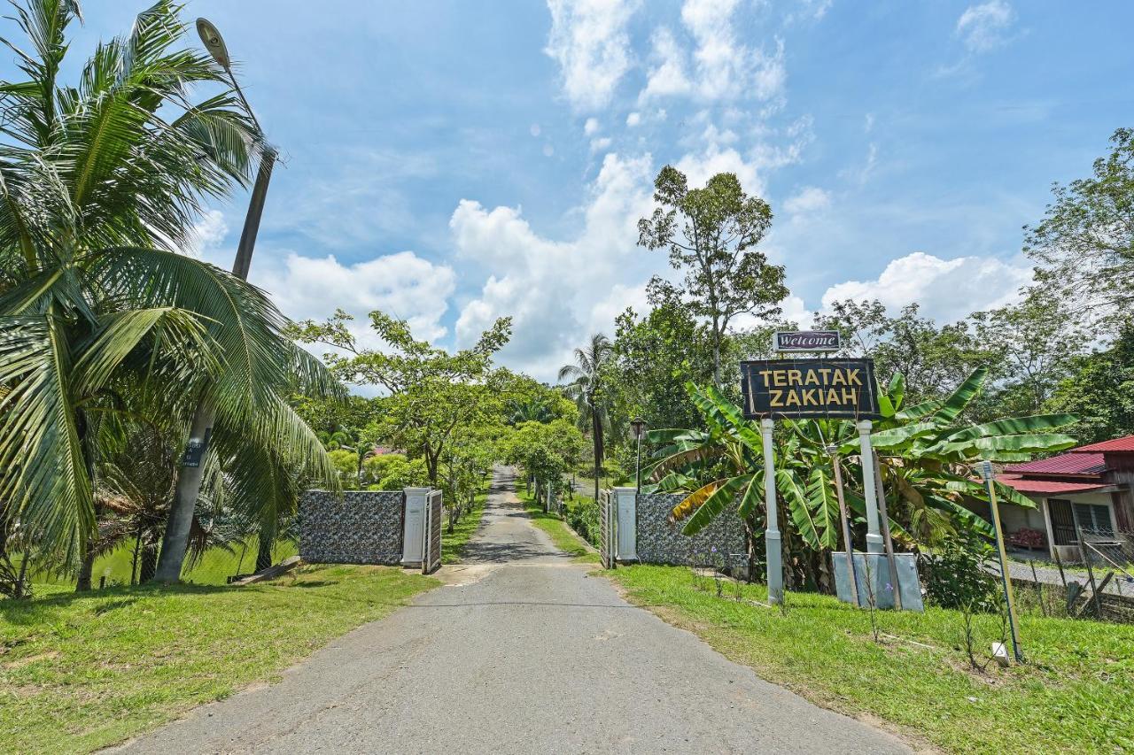 Oyo 90636 Teratak Zakiah Chalet Jerantut Exterior foto
